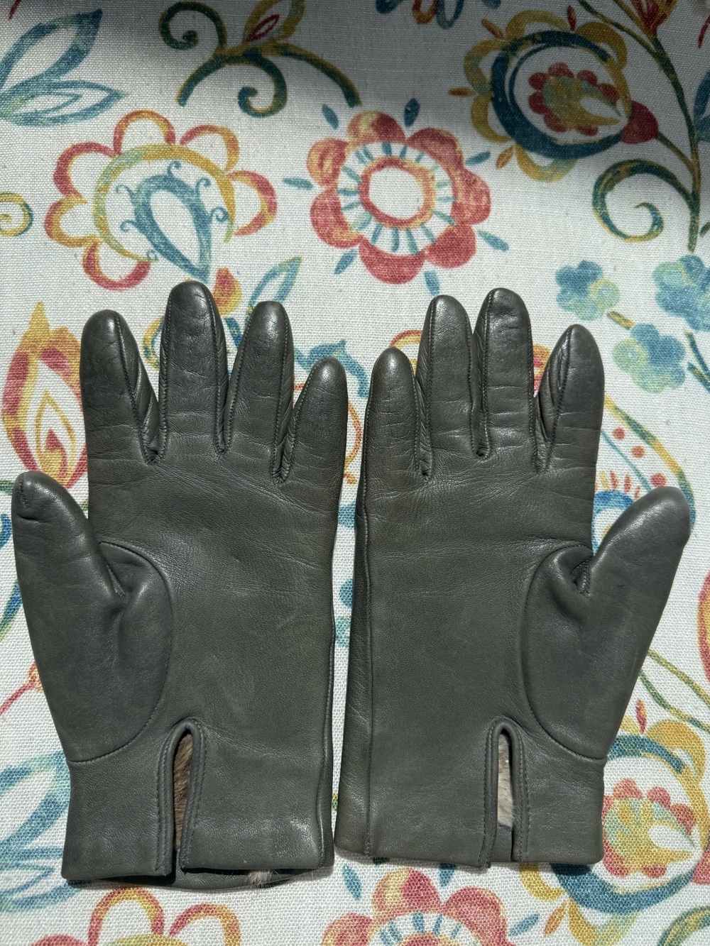 Luxurious Fur lined Gloves - Picture 3 of 7